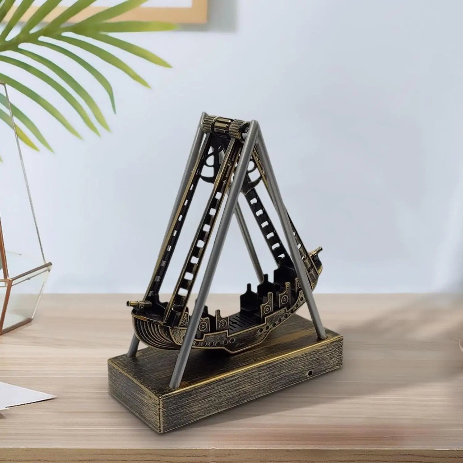 Escultura Cinetica em Metal para Mesa Viking Kazaen