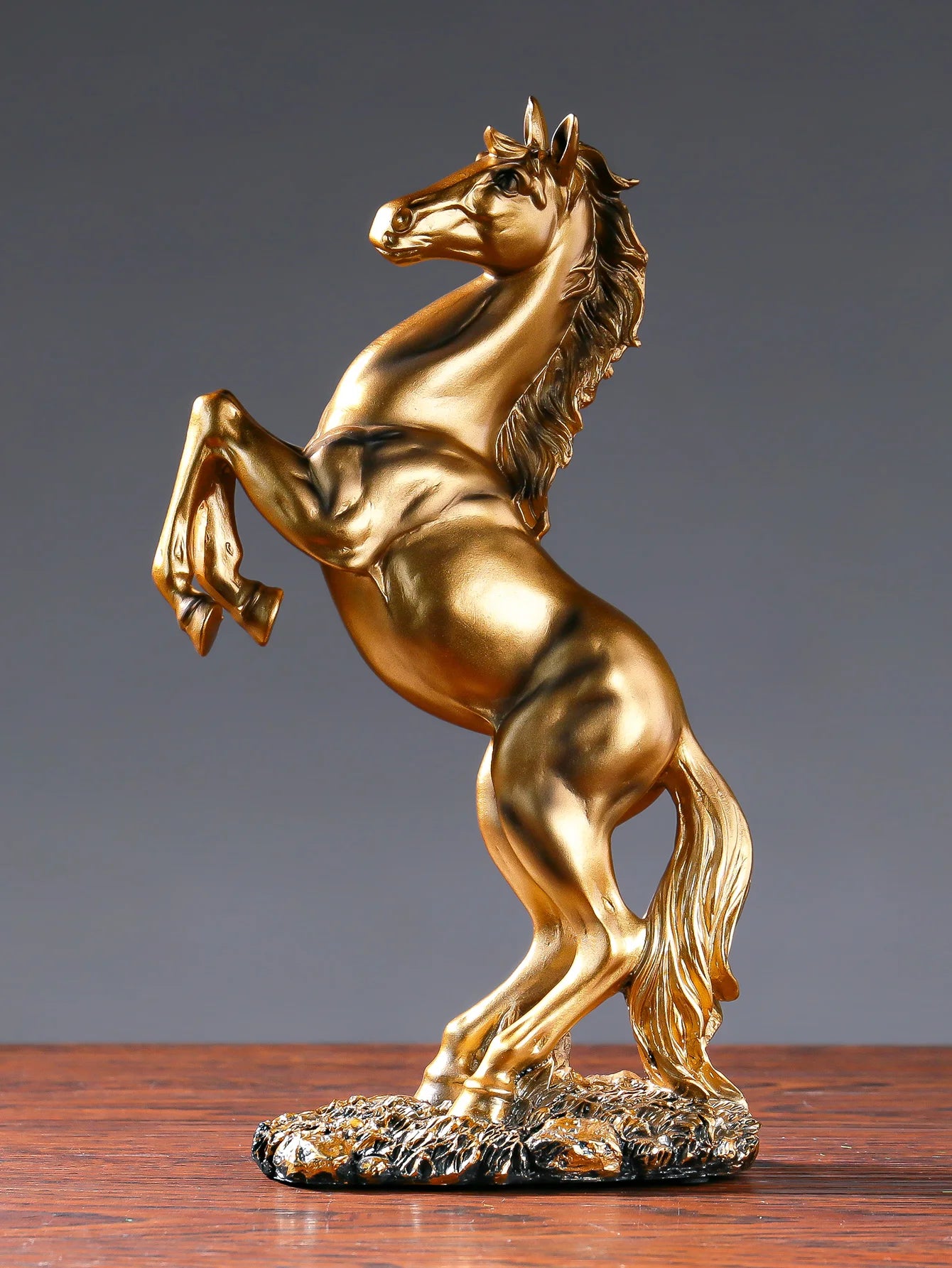 Estátua de Cavalo Vitória em Resina Elegante Kazaen