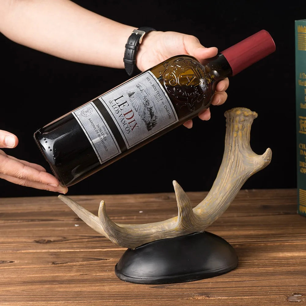 Escultura para Vinho em Resina Chifres de Cervo