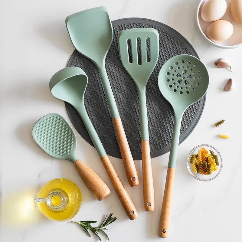 Conjunto de Utensílios de Cozinha em Silicone e Madeira Nobre Kazaen