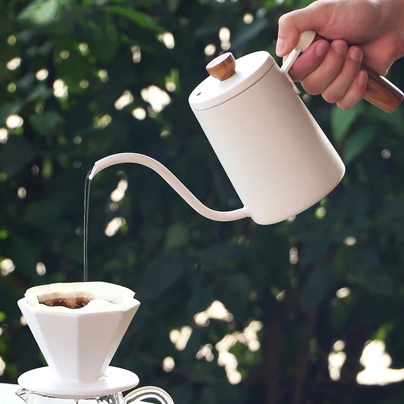 Chaleira Gooseneck em Aço Inoxidável 600ml com Punho de Madeira Kazaen