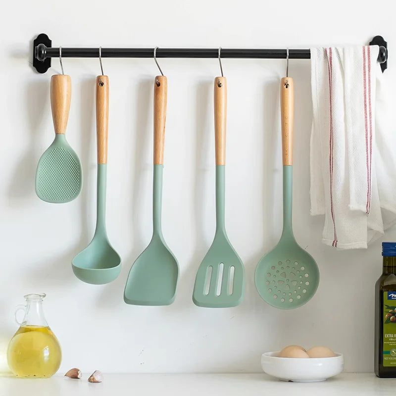 Conjunto de Utensílios de Cozinha em Silicone e Madeira Nobre Kazaen