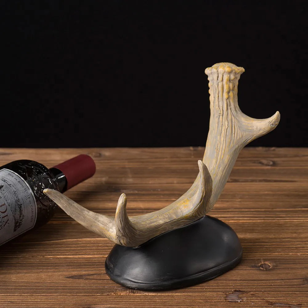 Escultura para Vinho em Resina Chifres de Cervo