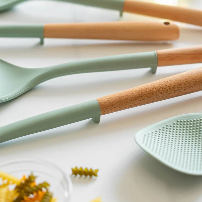 Conjunto de Utensílios de Cozinha em Silicone e Madeira Nobre Kazaen