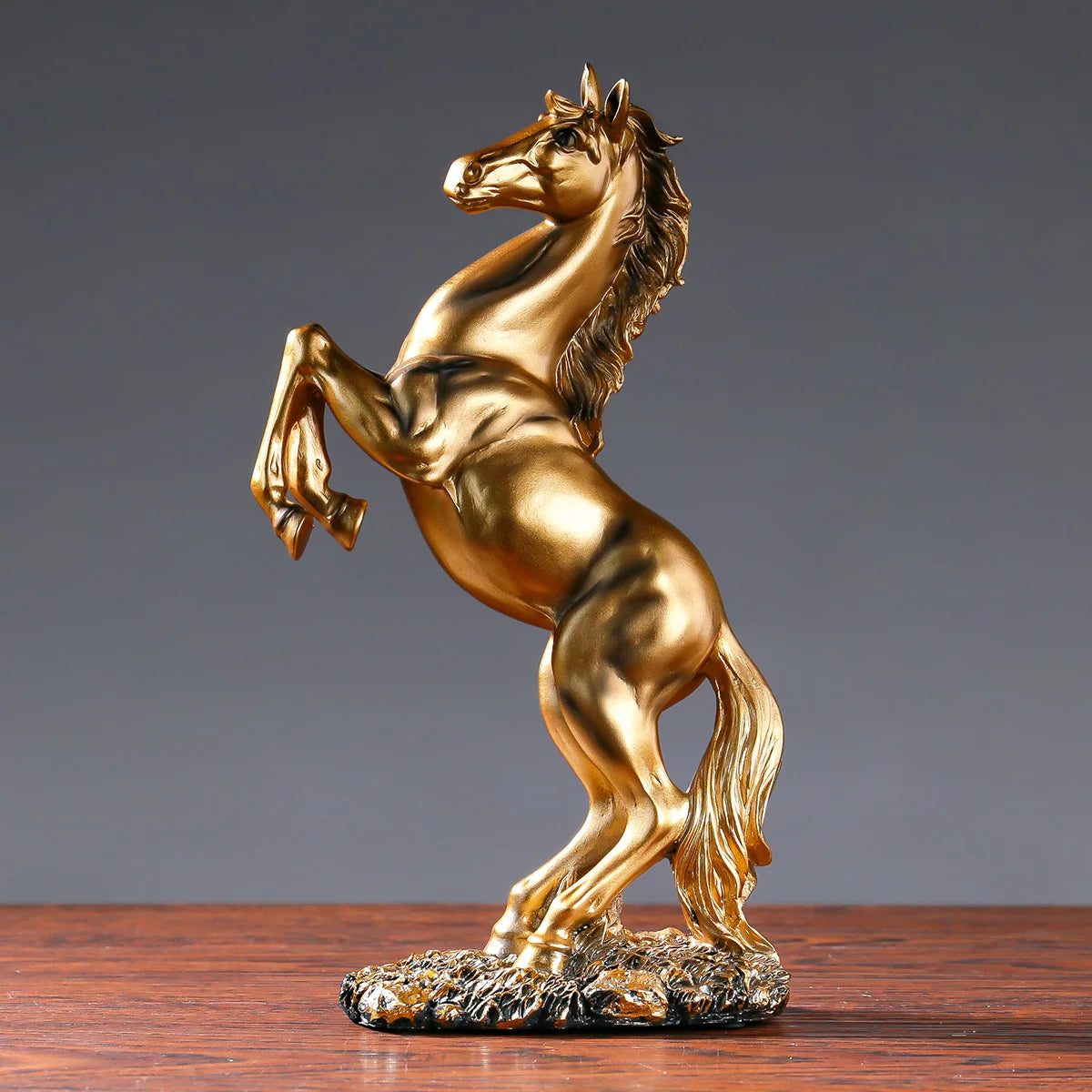 Estátua de Cavalo Vitória em Resina Elegante Kazaen
